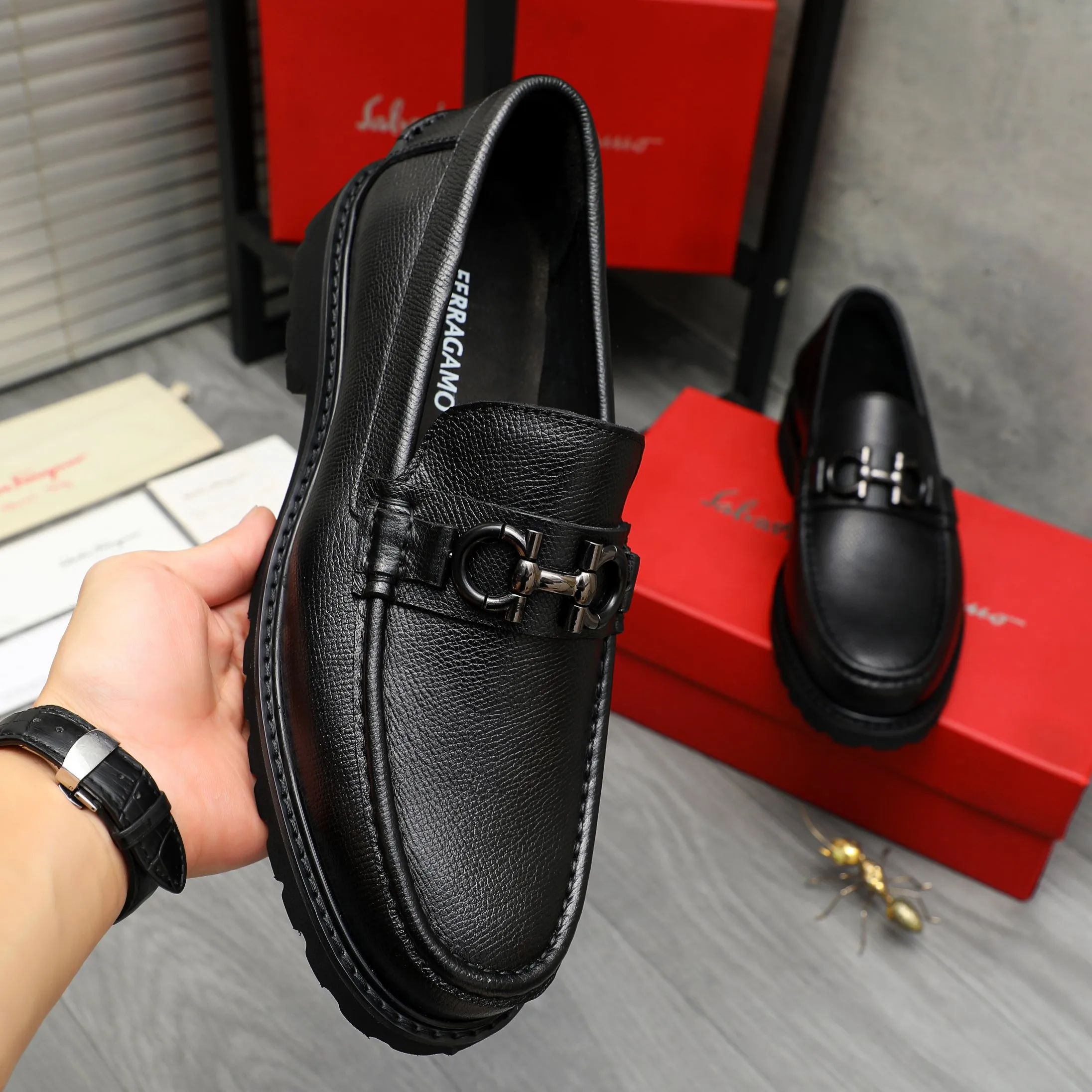 Men's shoes 💰442 Product trademark: Ferragamo "Ferragamo" business formal leather shoes Regular size: 38-46 (45.46 is custom-made and non-returnable) Product materials: Selected pebbled cowhide upper, cowhide lining, non-slip rubber outsole
